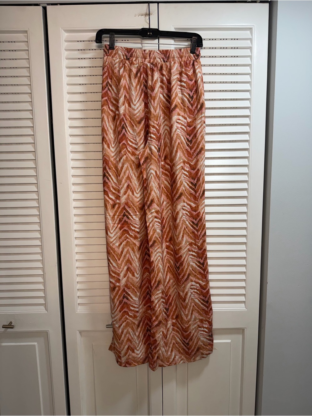 AMALIE THE LABEL Rust Chevron-Button-Up Blouse With Matching Drawstring Pant. - Picture 6 of 6